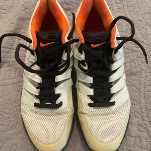 Mens Nike sneakers. Excellent condition and tread is like new